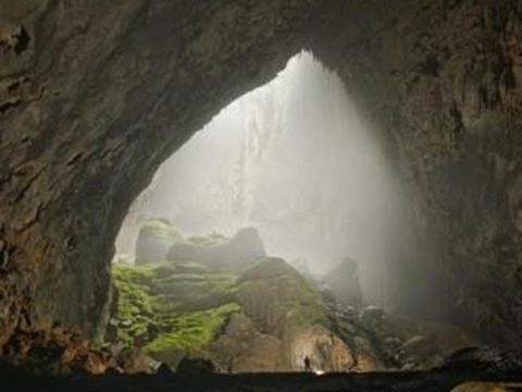 Vẻ đẹp góc cạnh của hang Nậm Pạu Hà Giang