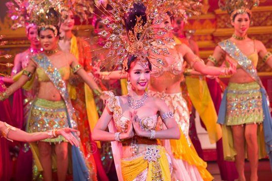 Show alcazar cabaret ở pattaya Thái Lan có gì đặc sắc